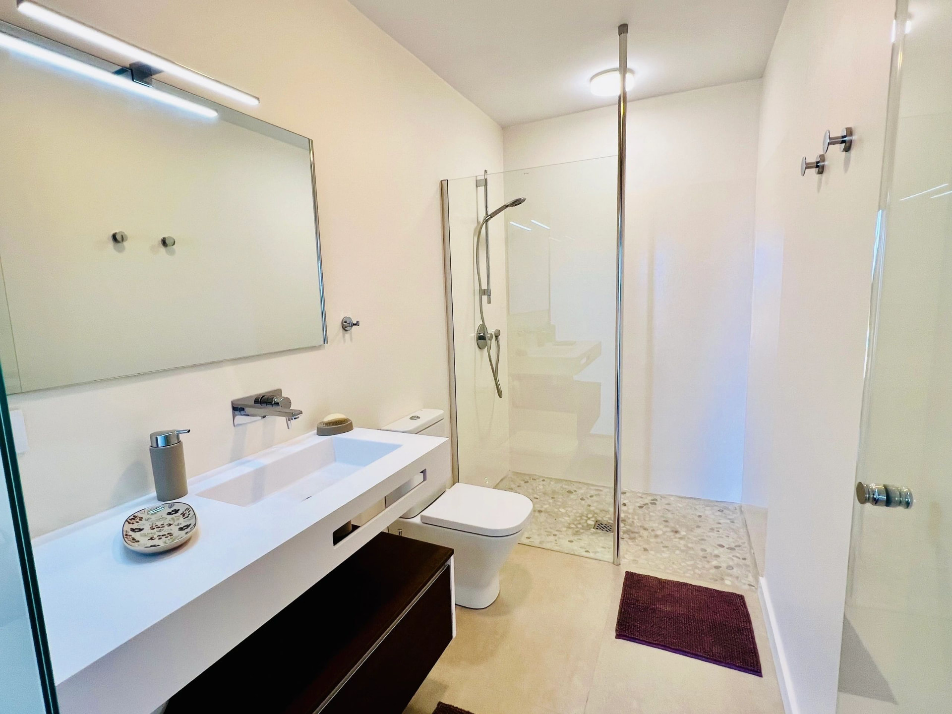 A bathroom at House of Inquiry